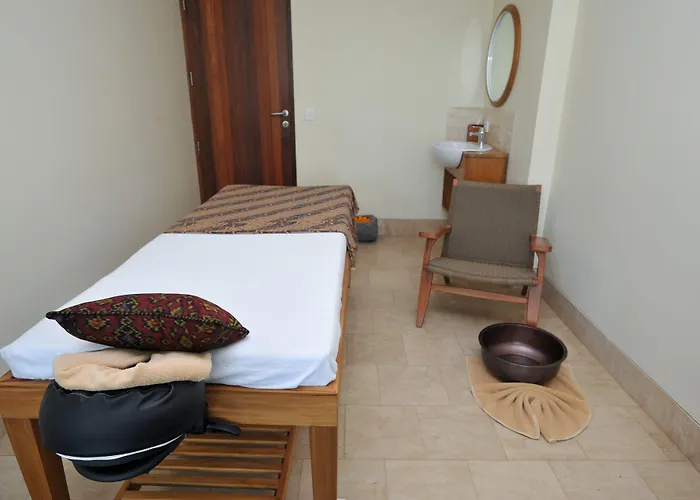 Resort Komaneka At 5*