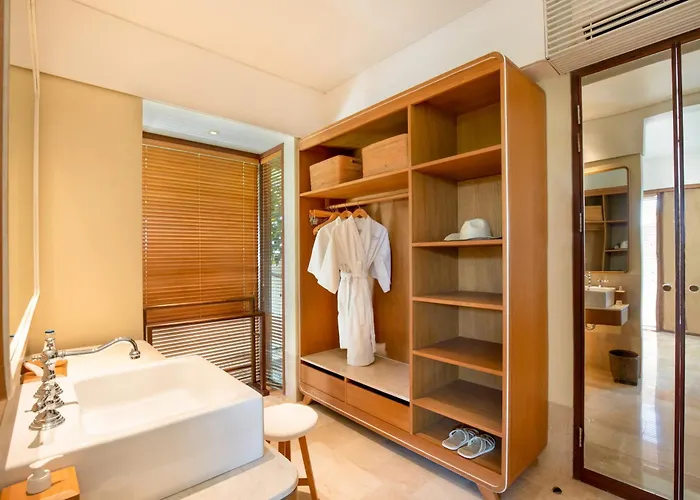 Resort Komaneka At
